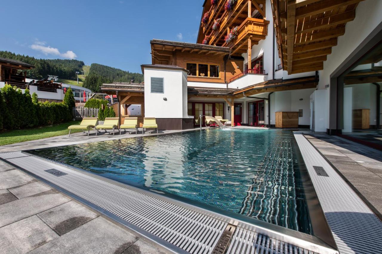 Grizzly Sport & Motorrad Resort Sankt Margarethen im Lungau Bagian luar foto
