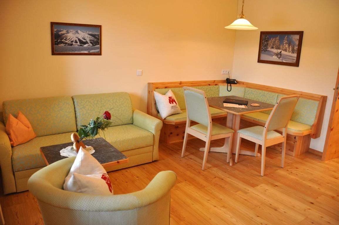 Grizzly Sport & Motorrad Resort Sankt Margarethen im Lungau Ruang foto