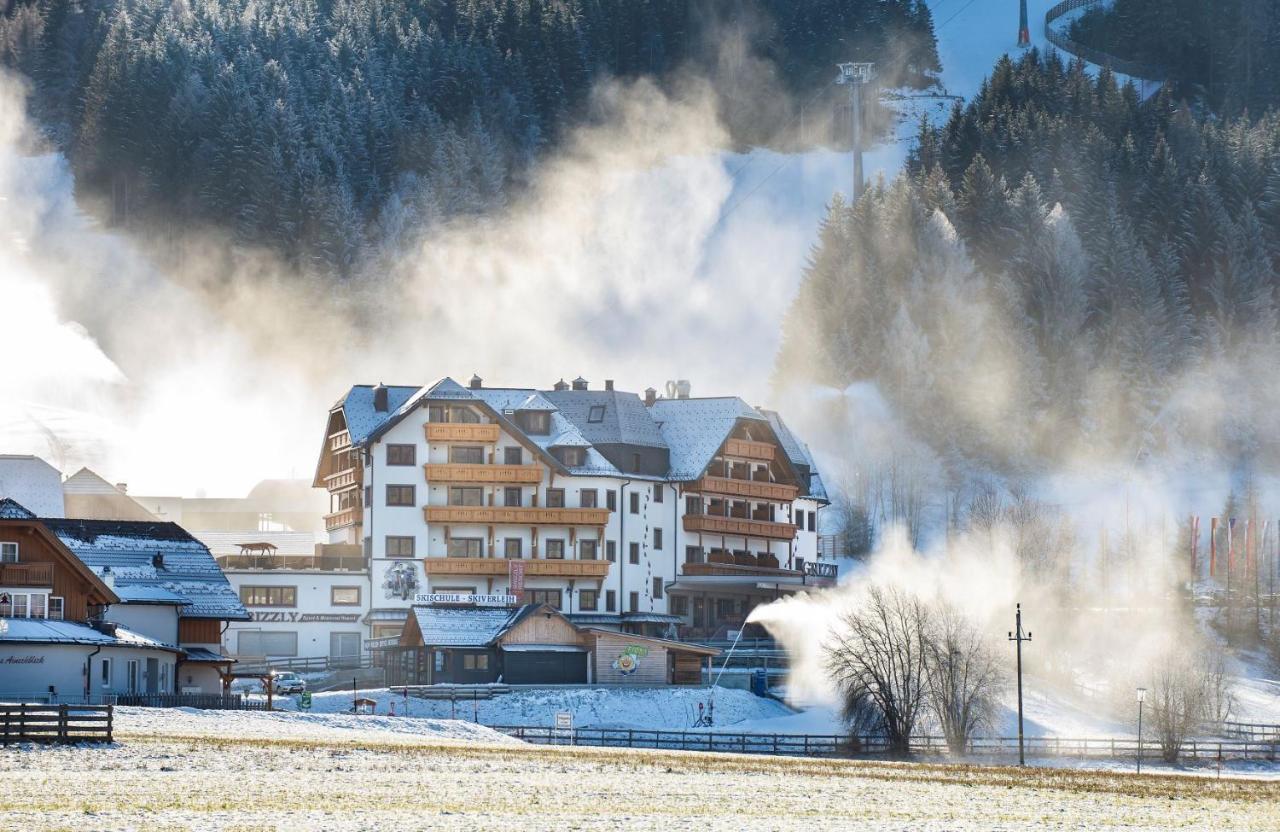 Grizzly Sport & Motorrad Resort Sankt Margarethen im Lungau Bagian luar foto