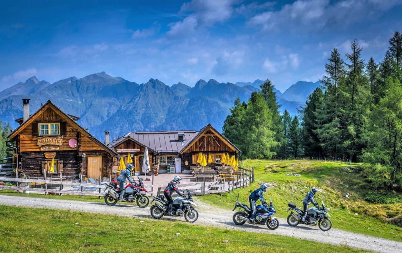 Grizzly Sport & Motorrad Resort Sankt Margarethen im Lungau Bagian luar foto