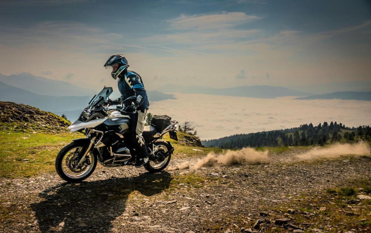 Grizzly Sport & Motorrad Resort Sankt Margarethen im Lungau Bagian luar foto