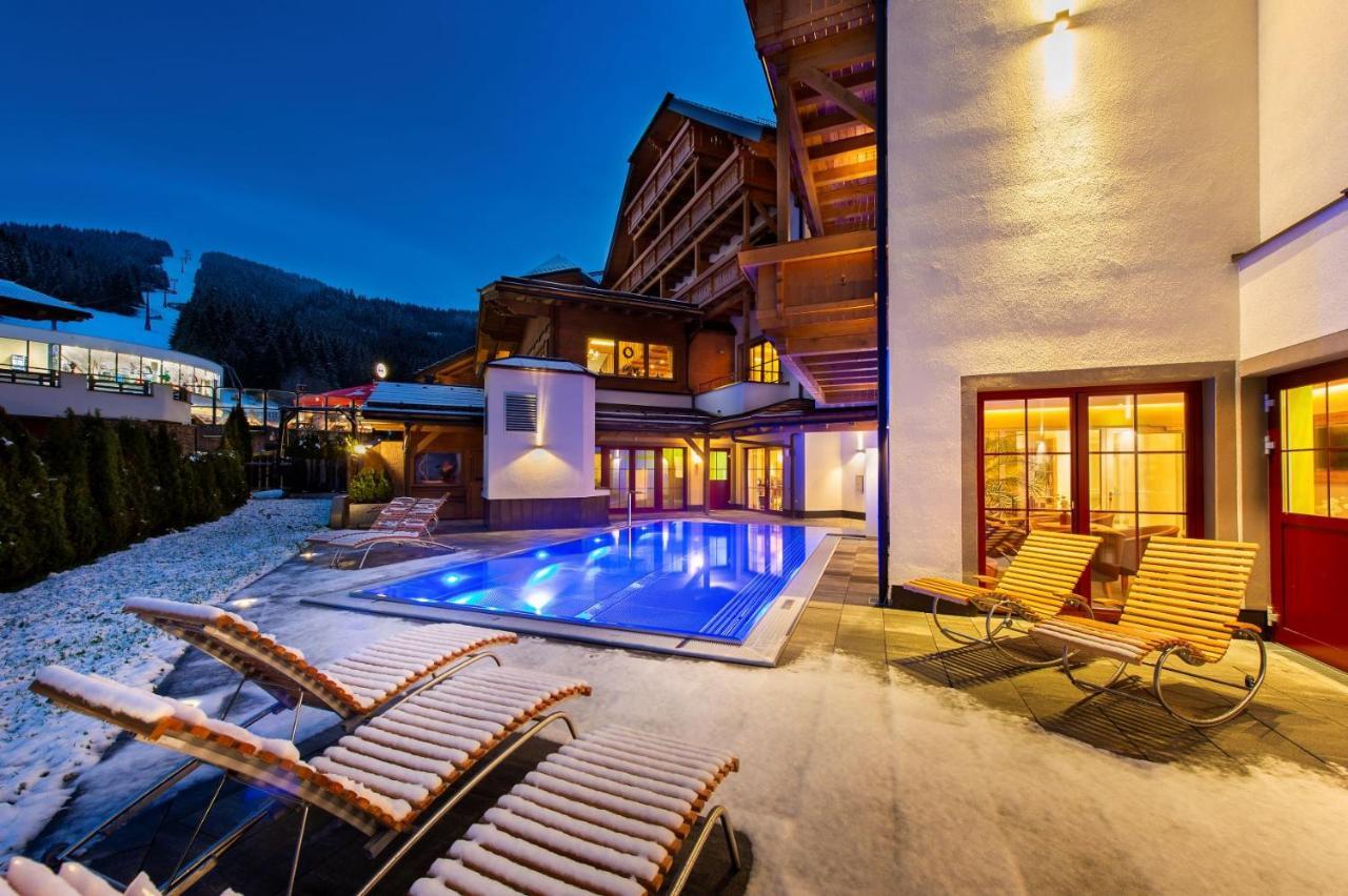 Grizzly Sport & Motorrad Resort Sankt Margarethen im Lungau Bagian luar foto